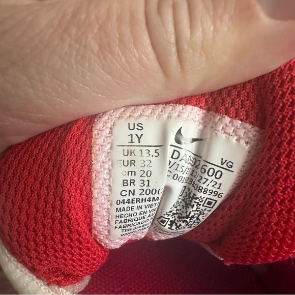 Nike boys Vapor White and Red baseball cleats - Picture 7 of 8